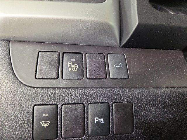 Used 2016 Toyota Highlander Limited AWD/4WD image 29
