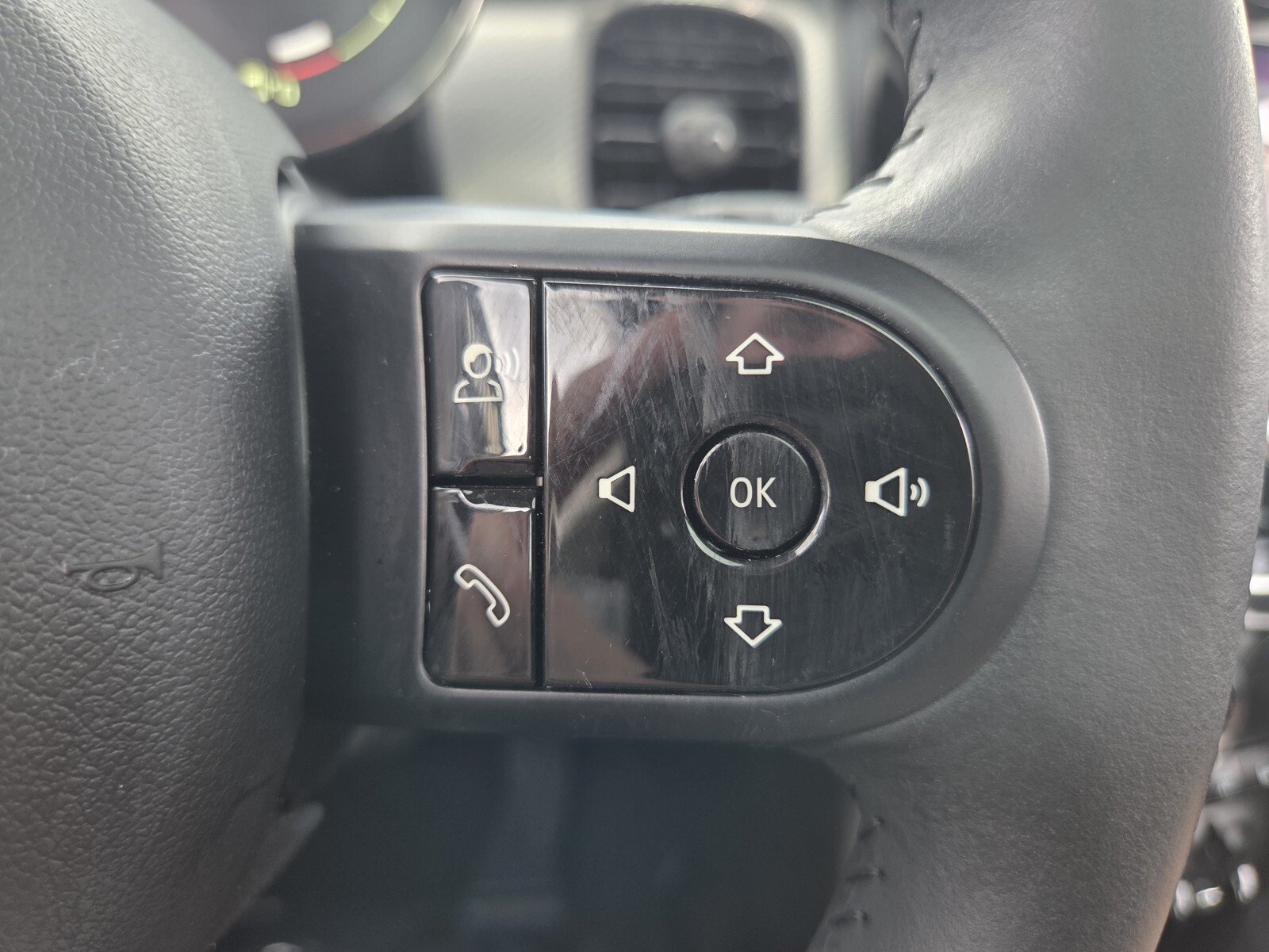 Used 2024 MINI Cooper 4-Door Hardtop FWD image 29