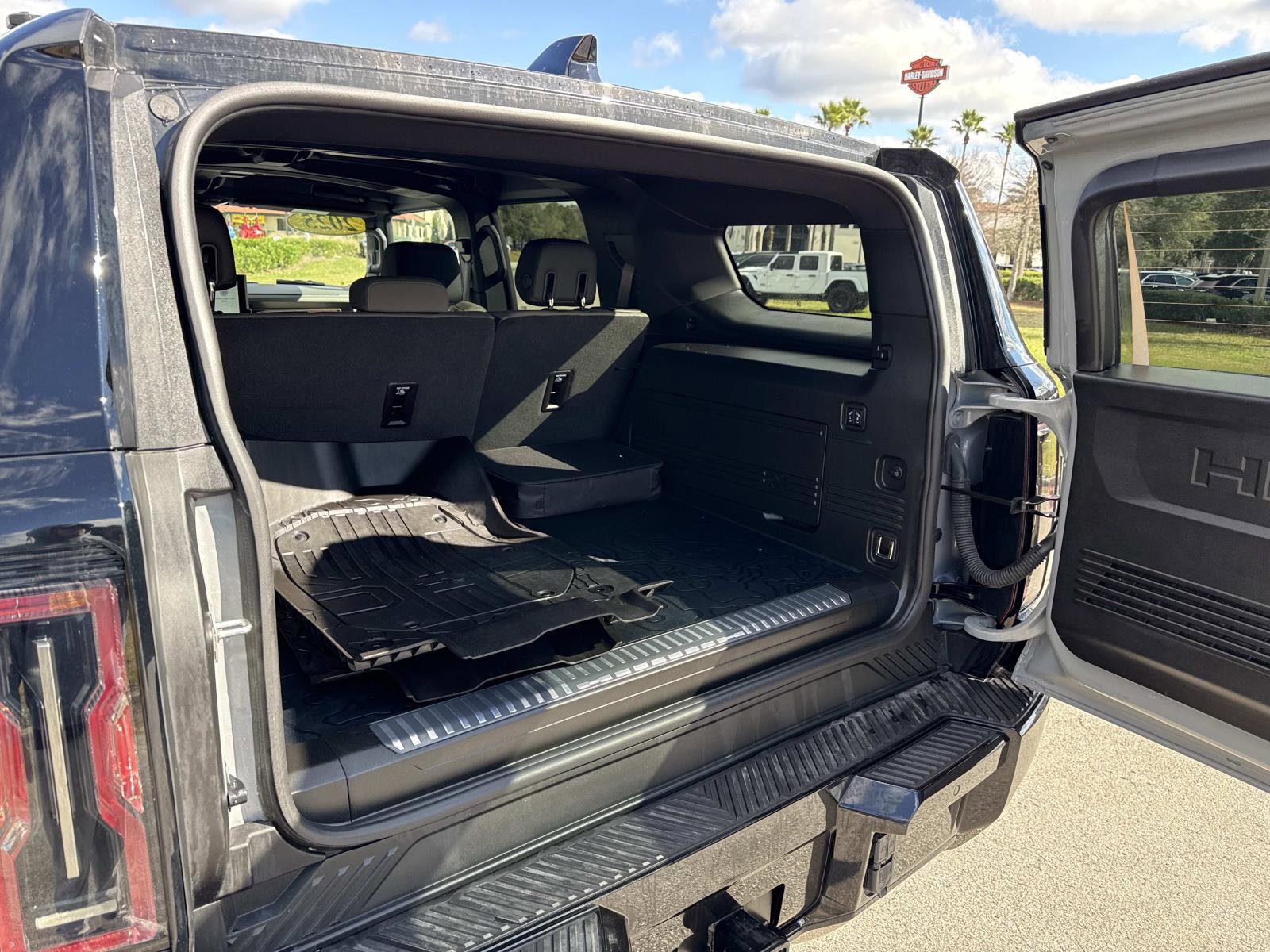 Used 2025 GMC Hummer EV 2X w/ LPO, Roof Cross Rail Package image 12