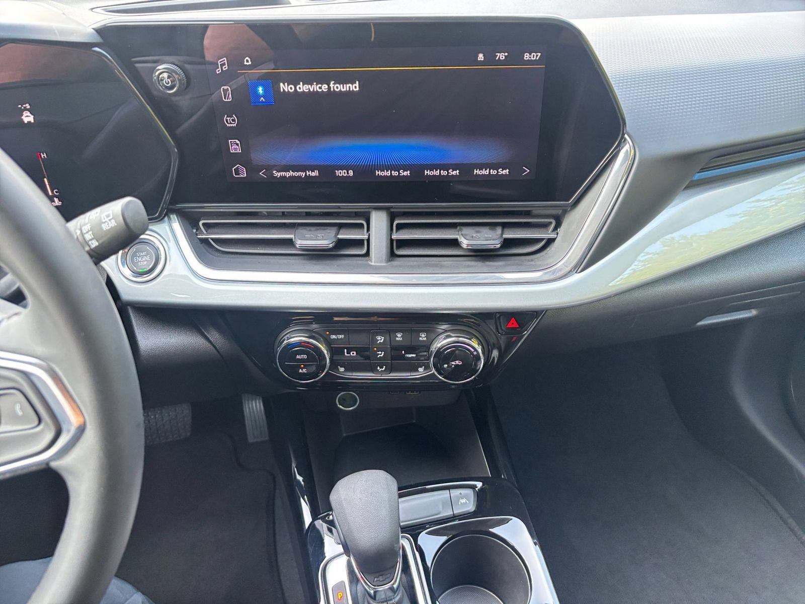Used 2025 Chevrolet Trax LT w/ LT Convenience Package FWD image 17