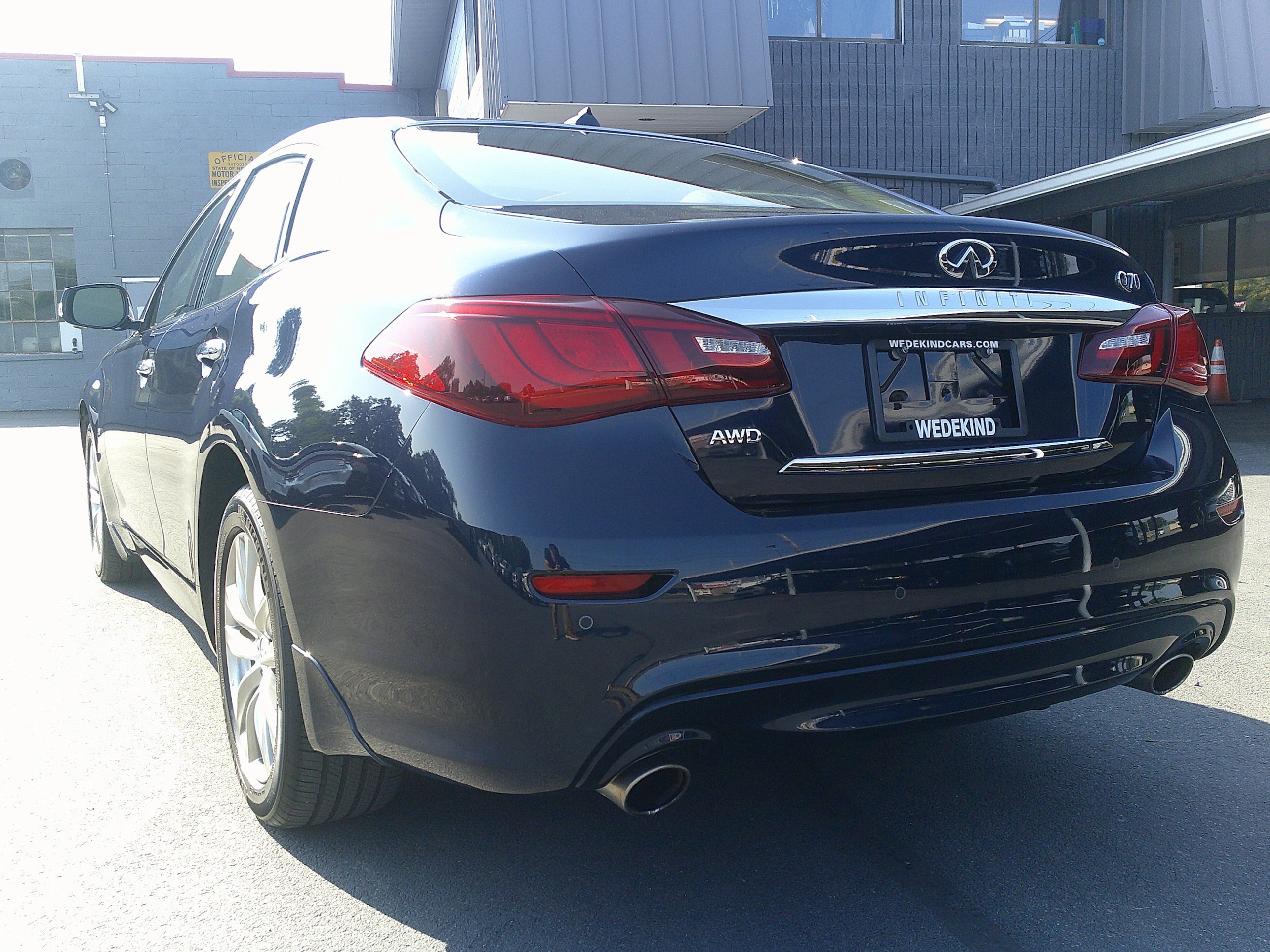 Used 2018 INFINITI Q70 Luxe w/ Cargo Package AWD/4WD image 5