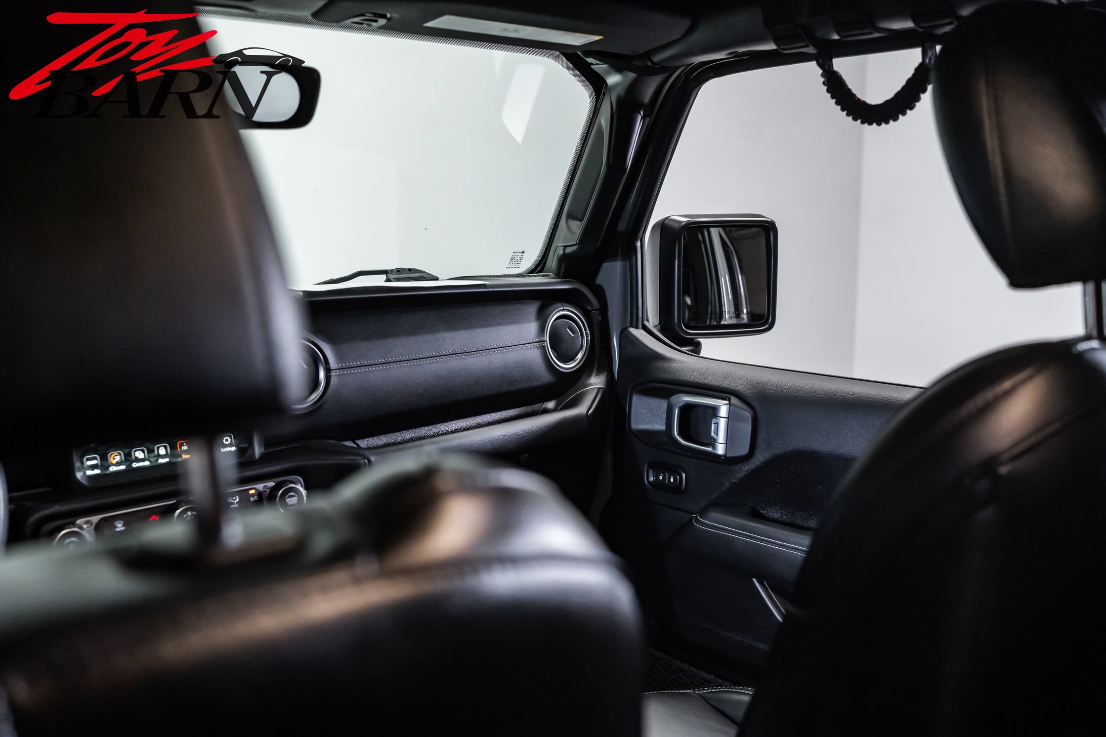 Used 2023 Jeep Wrangler Unlimited Sahara AWD/4WD image 38