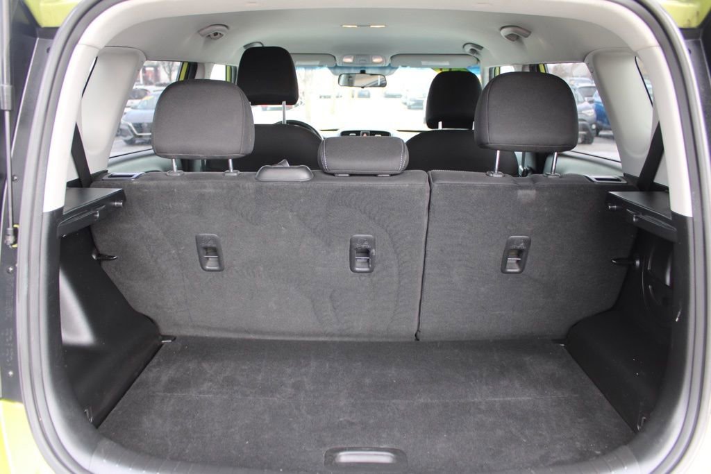 Used 2017 Kia Soul + image 10