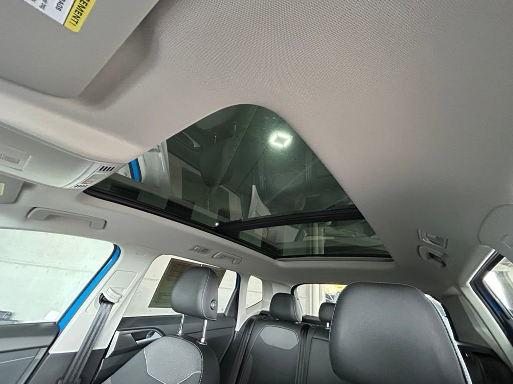 Used 2025 Volkswagen Taos SE image 17