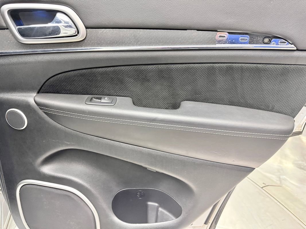 Used 2014 Jeep Grand Cherokee SRT image 18