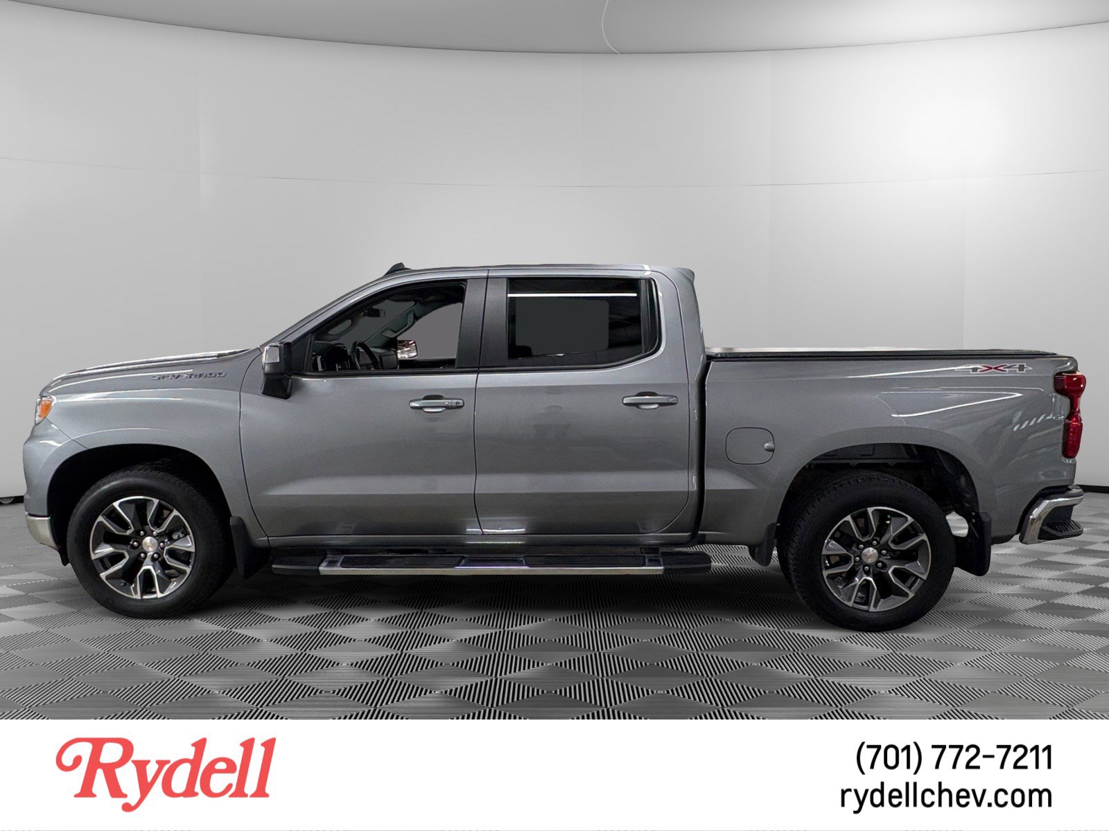 Used 2023 Chevrolet Silverado 1500 LT AWD/4WD image 2