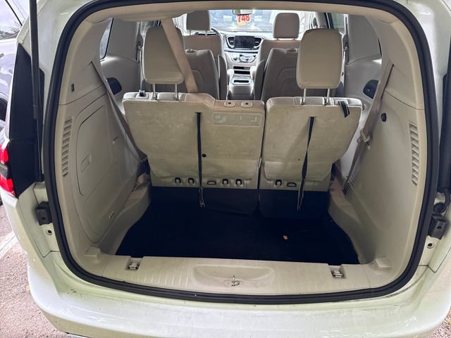 Used 2021 Chrysler Pacifica Touring-L FWD image 13