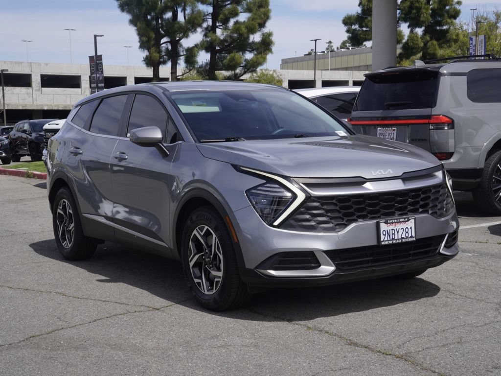 Used 2024 Kia Sportage LX FWD image 2