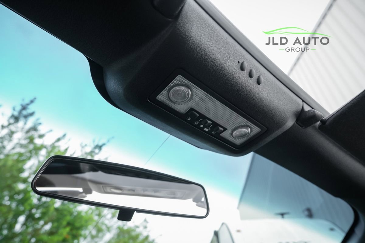 Used 2004 Ford Thunderbird Premium image 34