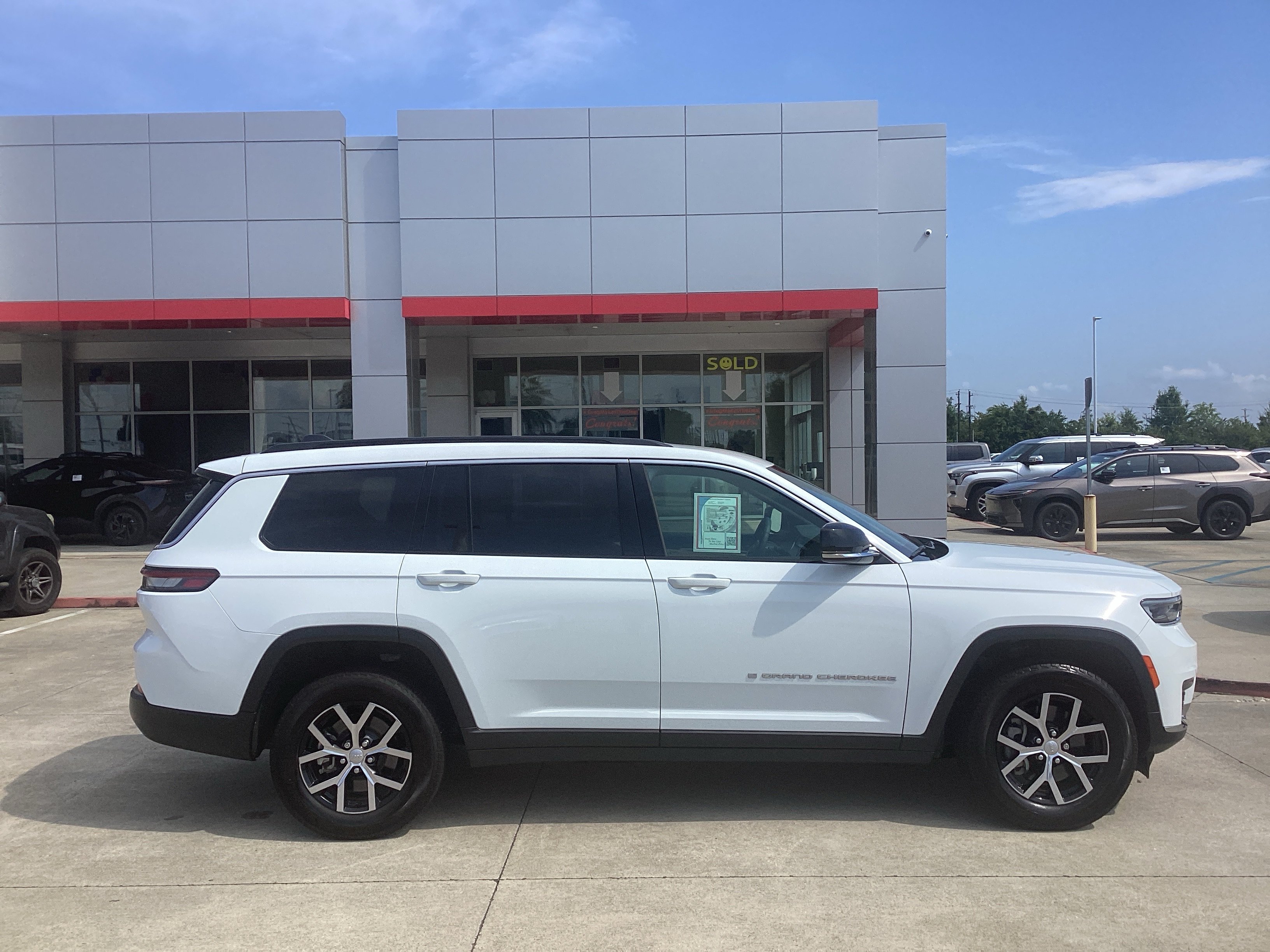 Used 2025 Jeep Grand Cherokee L Limited RWD image 8