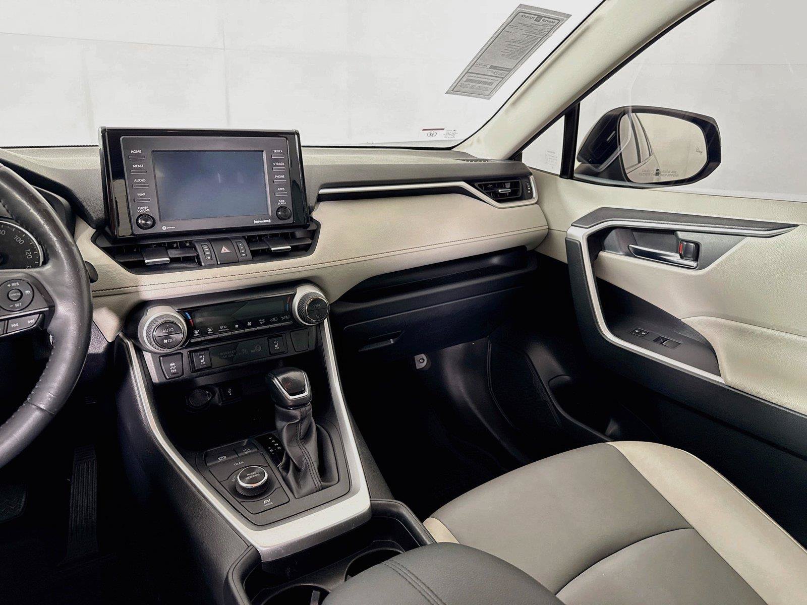 Certified 2021 Toyota RAV4 XLE Premium AWD/4WD image 33