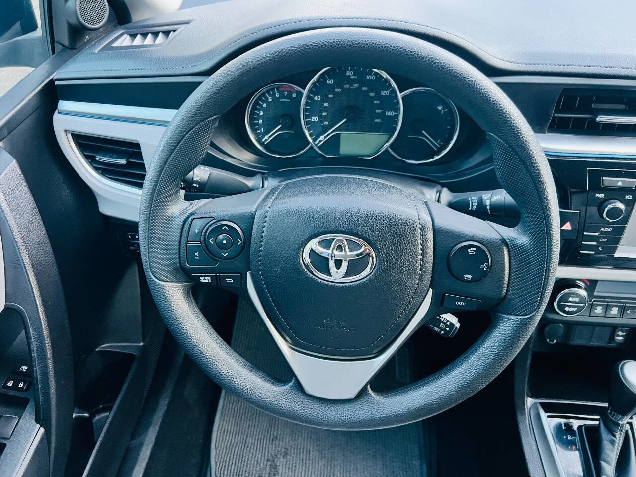 Used 2015 Toyota Corolla LE FWD image 19
