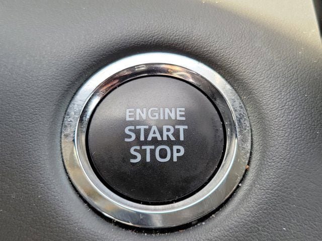 Used 2023 Toyota Highlander LE AWD/4WD image 28