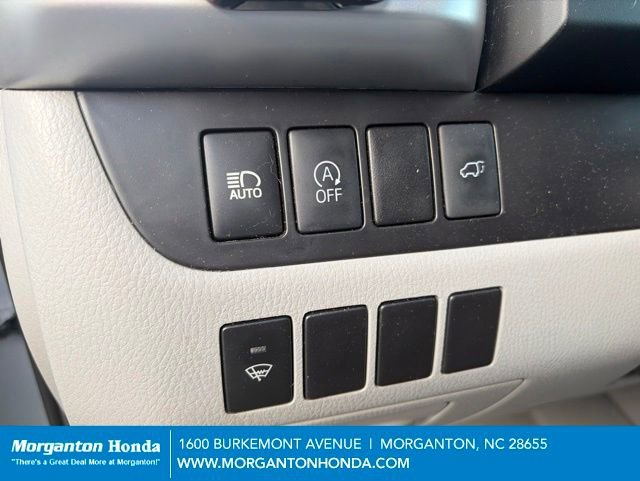Used 2017 Toyota Highlander XLE w/ Carpet Mat Package AWD/4WD image 18