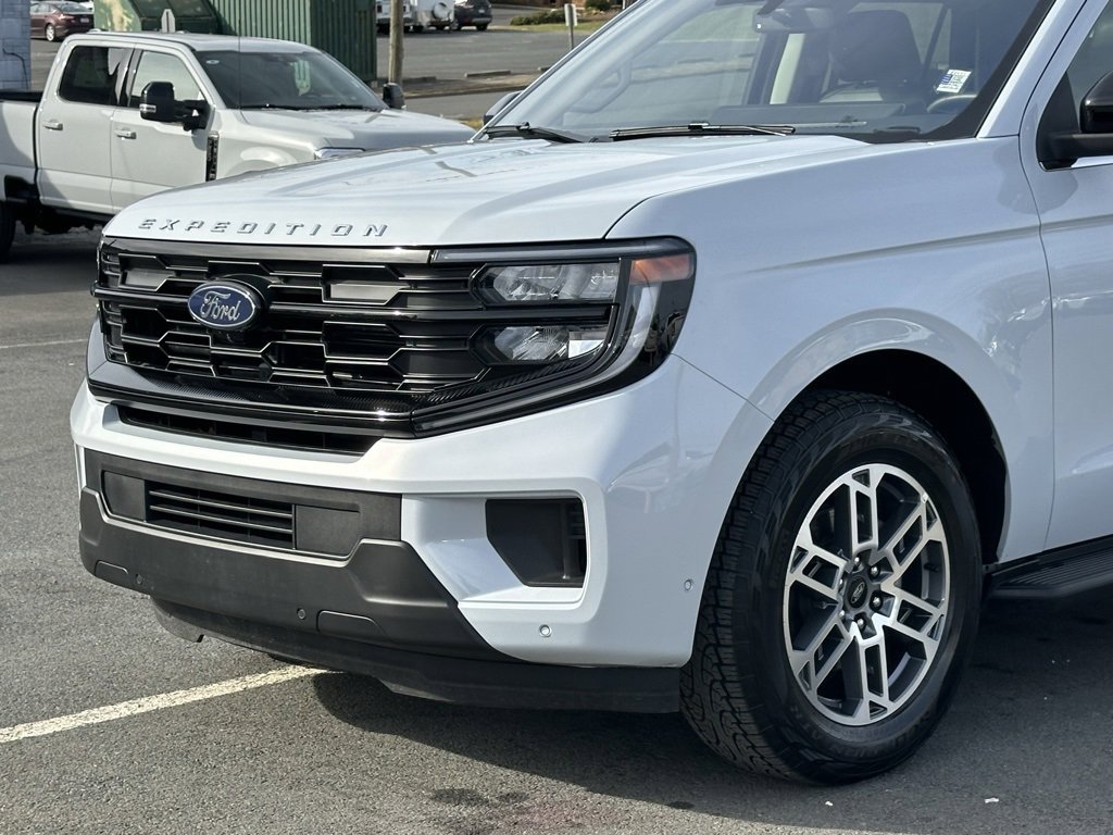 Used 2025 Ford Expedition Active image 41