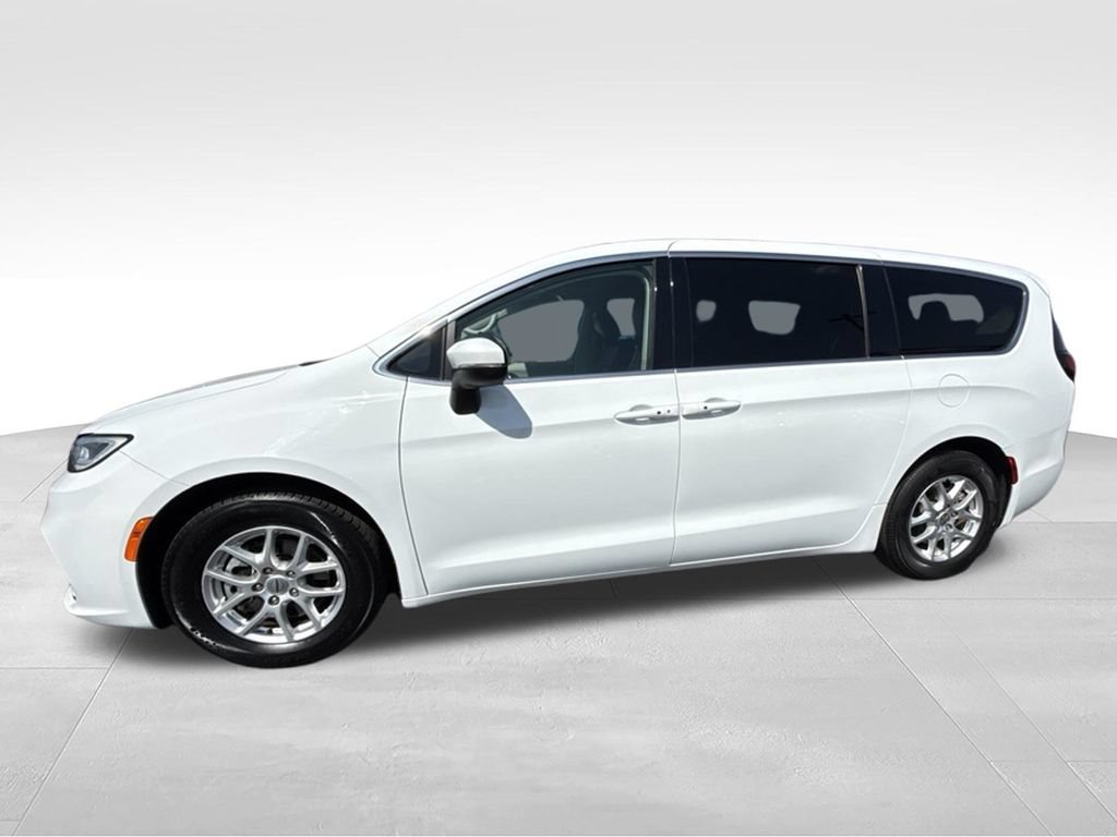 Certified 2023 Chrysler Pacifica Touring-L FWD image 7