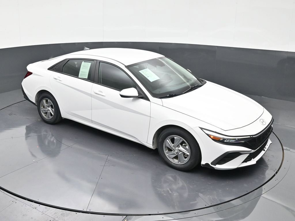 Used 2024 Hyundai Elantra SE FWD image 18