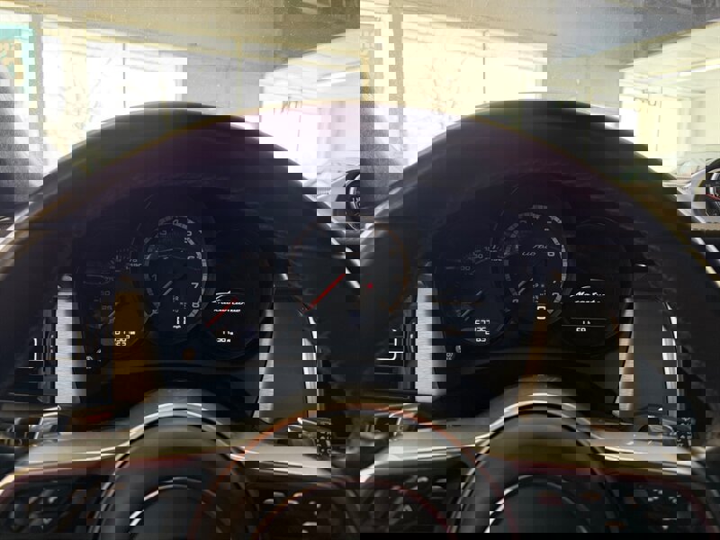 Used 2020 Porsche Macan Turbo image 32