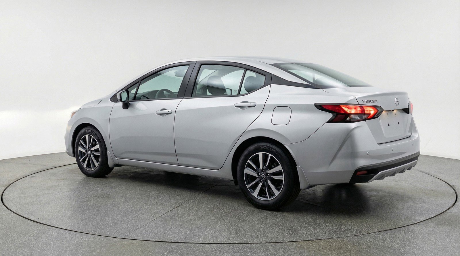 Used 2025 Nissan Versa SV image 6