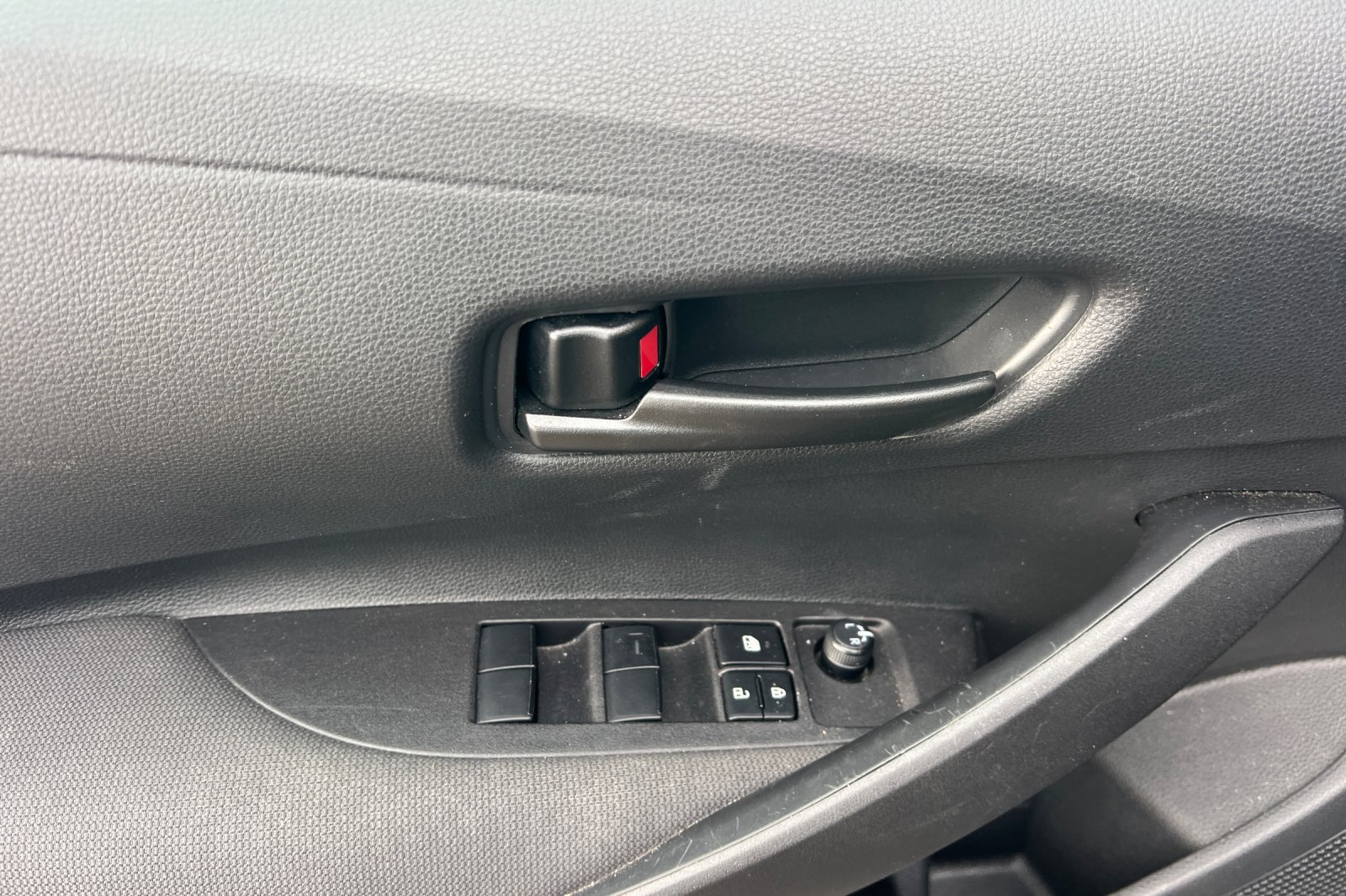 Used 2025 Toyota Corolla LE FWD image 14