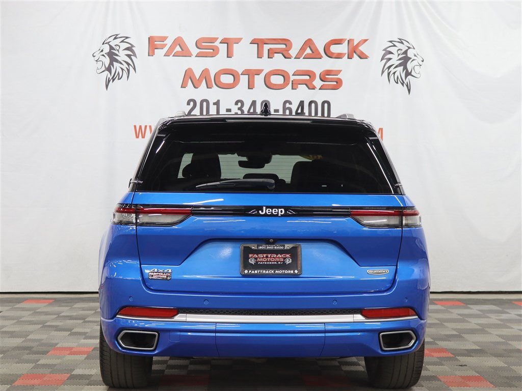 Used 2023 Jeep Grand Cherokee Summit AWD/4WD image 4