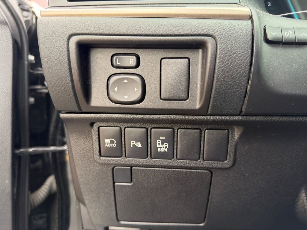 Used 2018 Lexus ES 350 w/ Ultra Luxury Package image 21