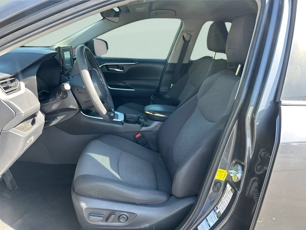 Used 2021 Toyota RAV4 XLE AWD/4WD image 17