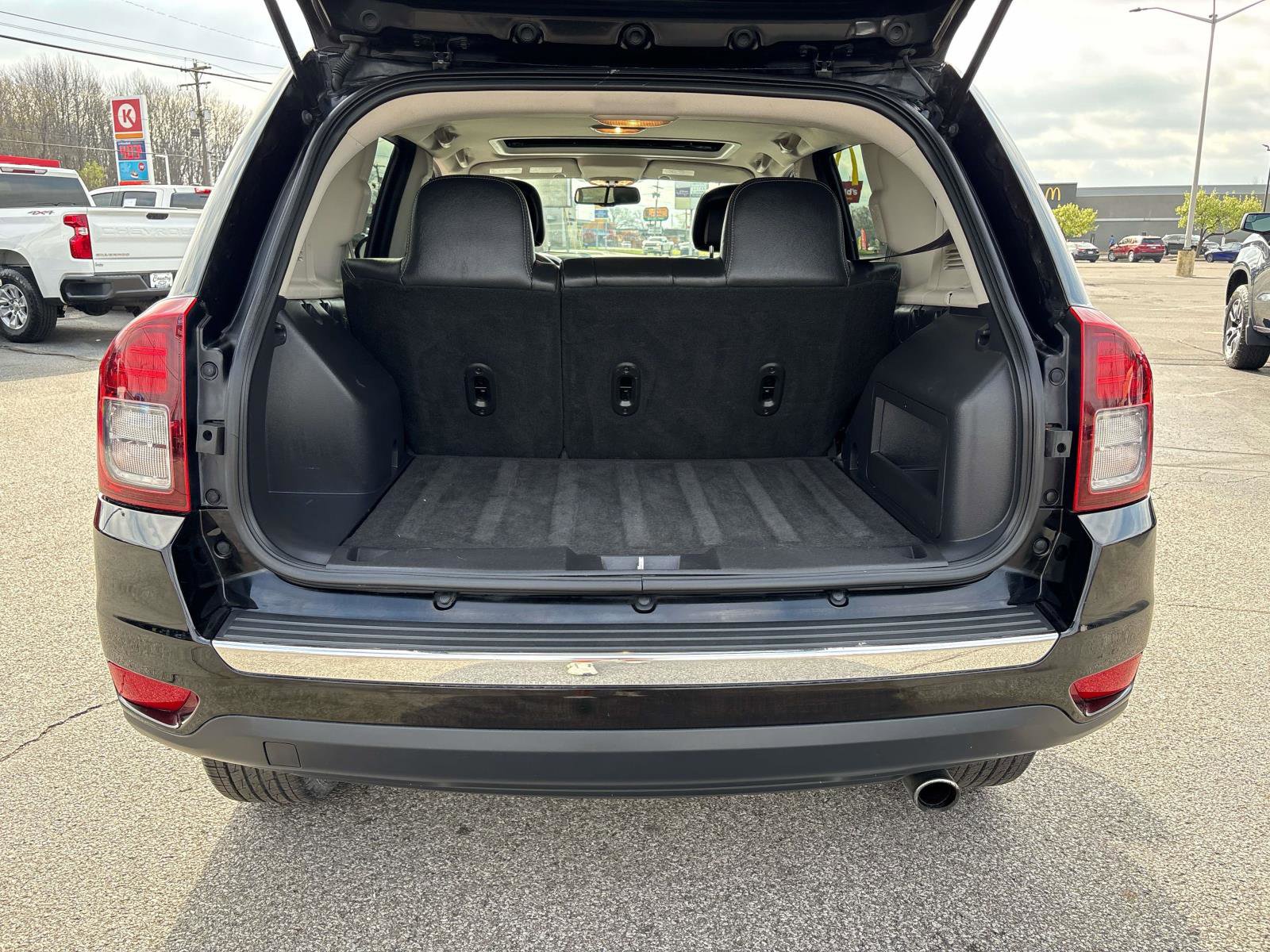 Used 2017 Jeep Compass High Altitude AWD/4WD image 5