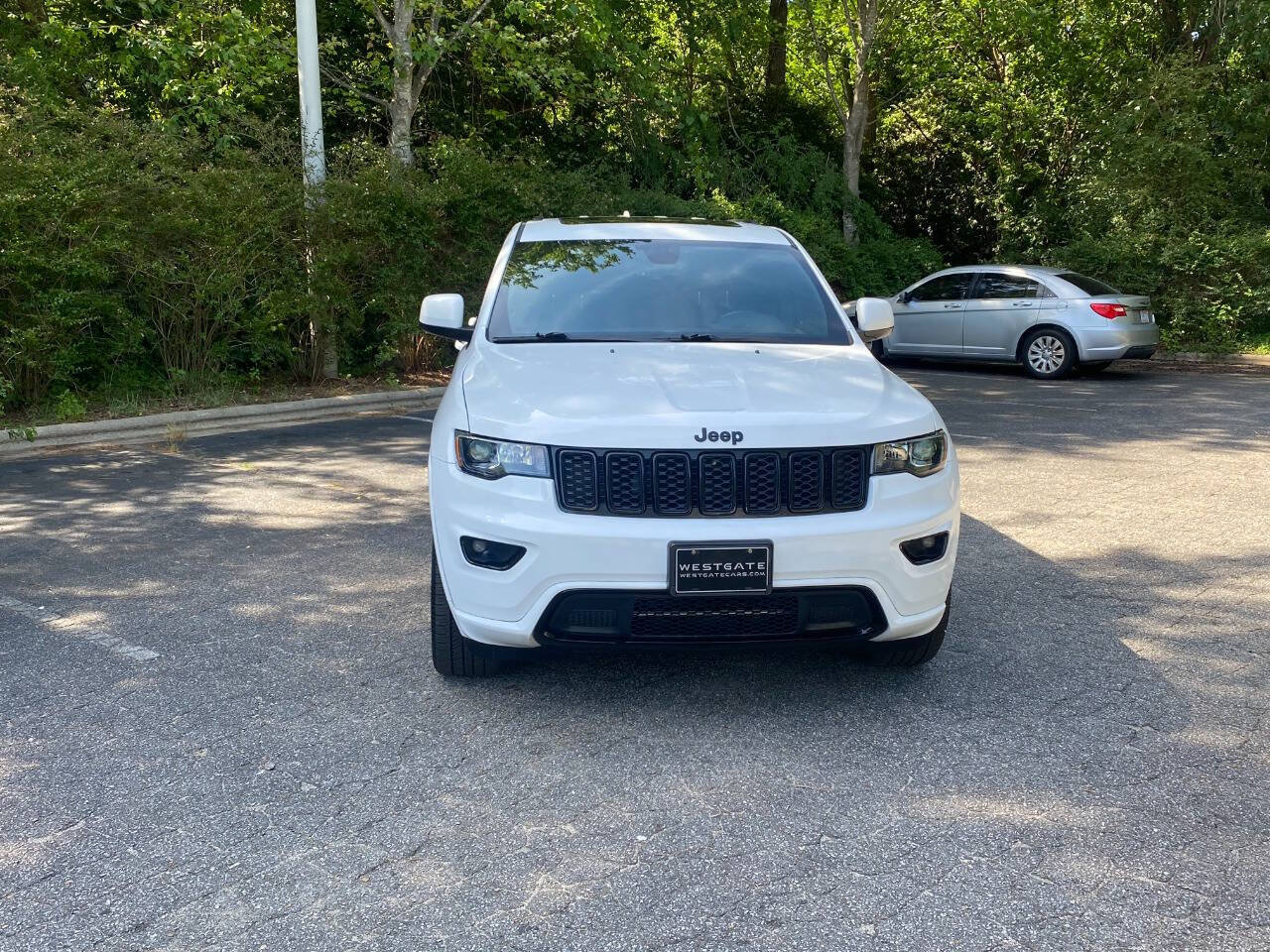 Used 2019 Jeep Grand Cherokee Altitude AWD/4WD image 2