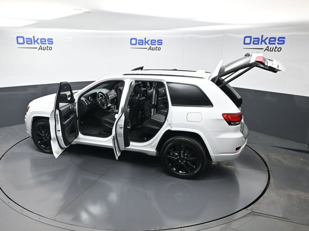 Used 2018 Jeep Grand Cherokee Altitude image 59