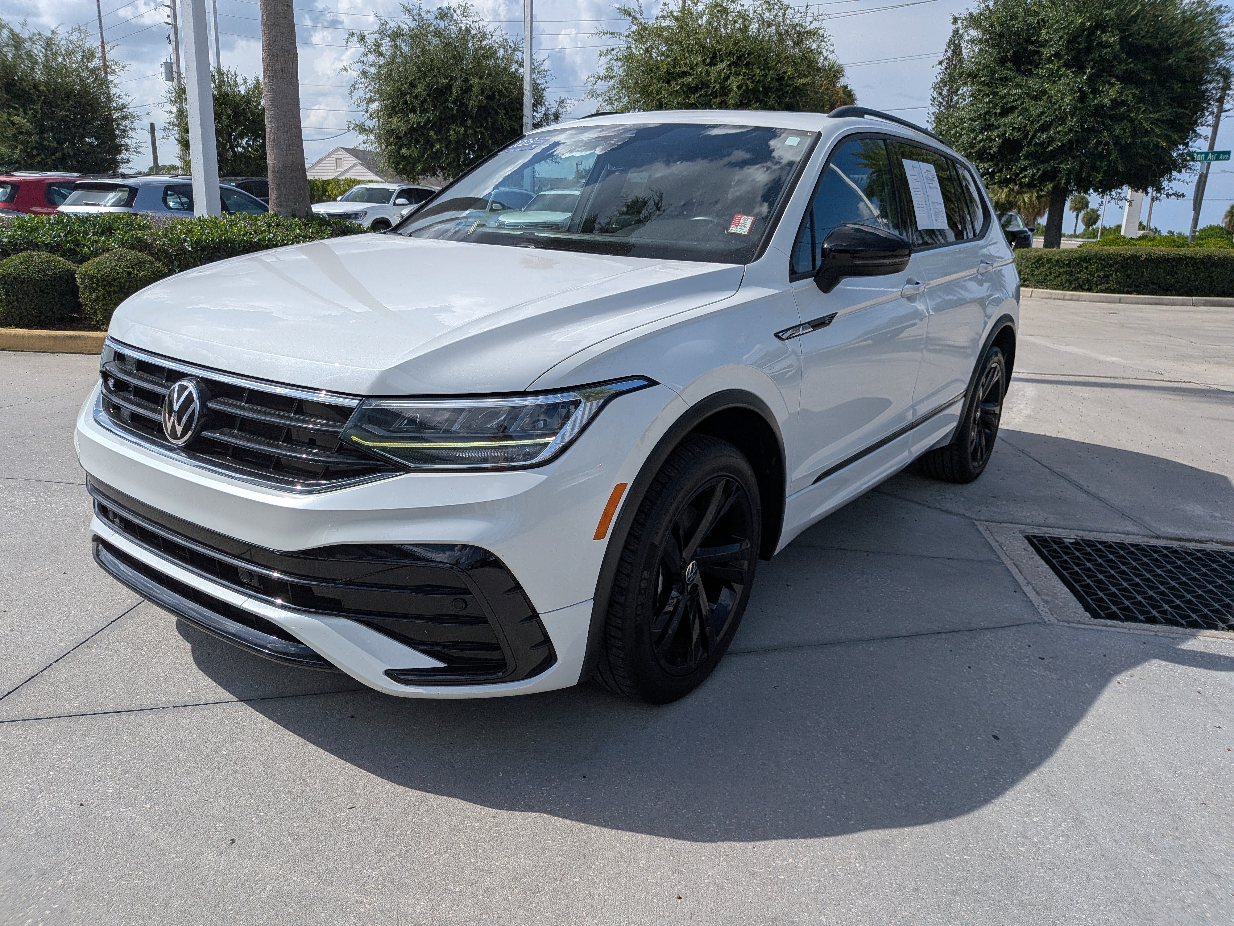 Certified 2023 Volkswagen Tiguan SE R-Line FWD image 7