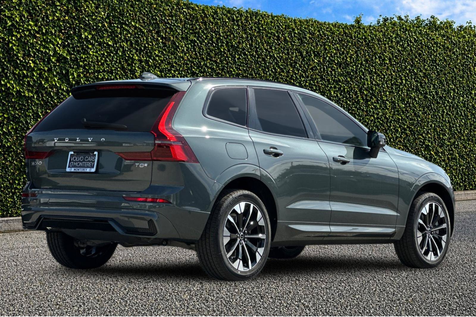New 2026 Volvo XC60 T8 Plus w/ Climate Package PRO AWD/4WD image 6