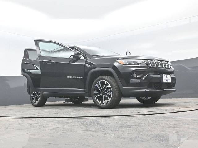 Used 2022 Jeep Compass Limited w/ Sun and Sound Group image 30