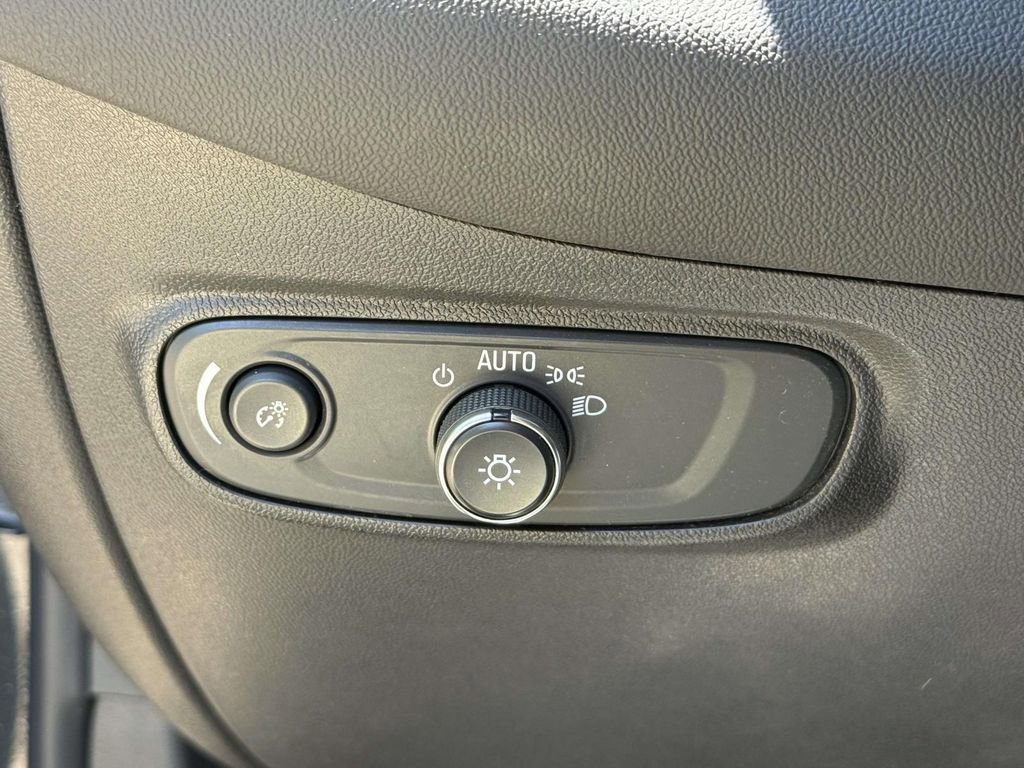 Used 2023 Chevrolet Equinox LT FWD image 26