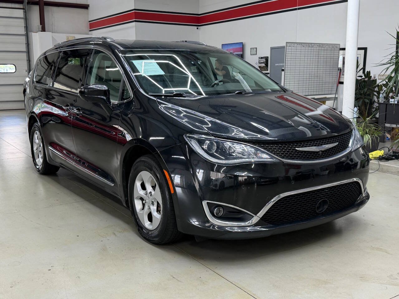 Used 2017 Chrysler Pacifica Touring-L Plus w/ Advanced Safetytec Group