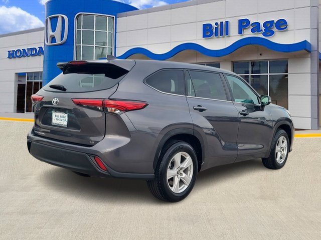 Used 2023 Toyota Highlander LE image 7