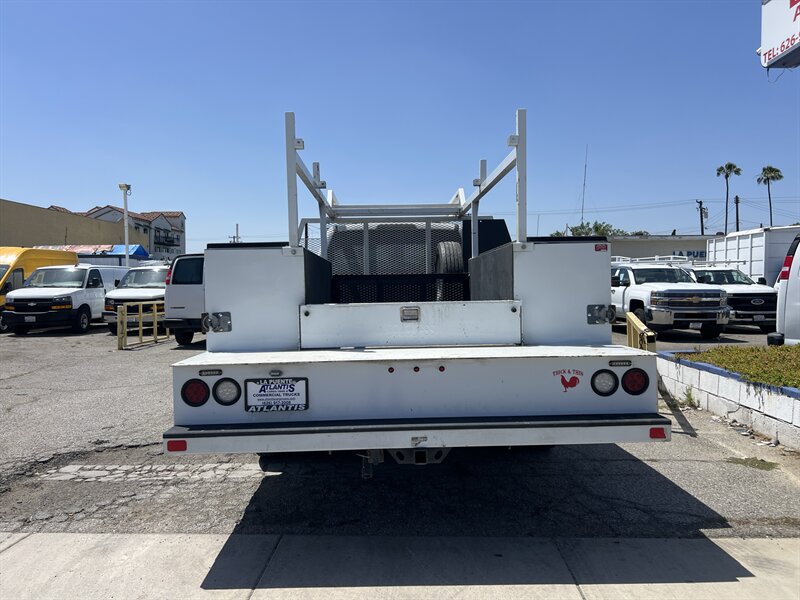 Used 2023 Ford F550 Luxury RWD image 3