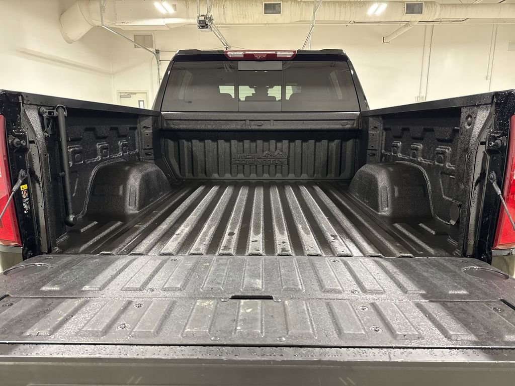 Used 2024 Chevrolet Silverado 1500 High Country w/ Technology Package AWD/4WD image 25