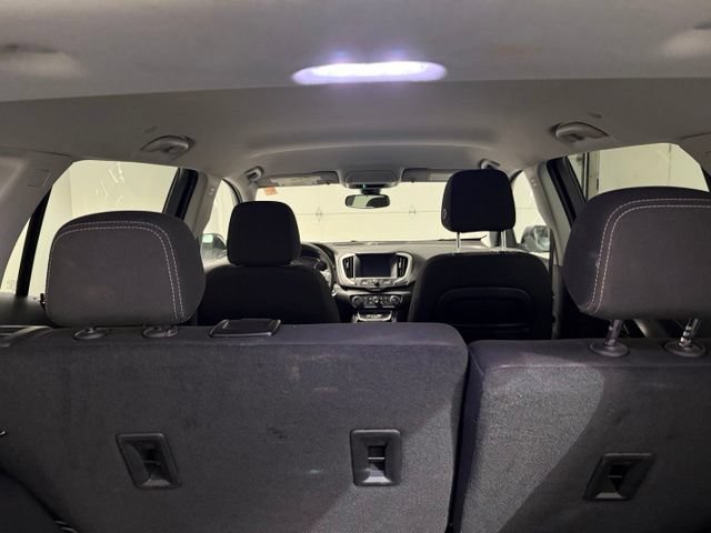 Used 2024 GMC Terrain SLE w/ Driver Convenience Package FWD image 9