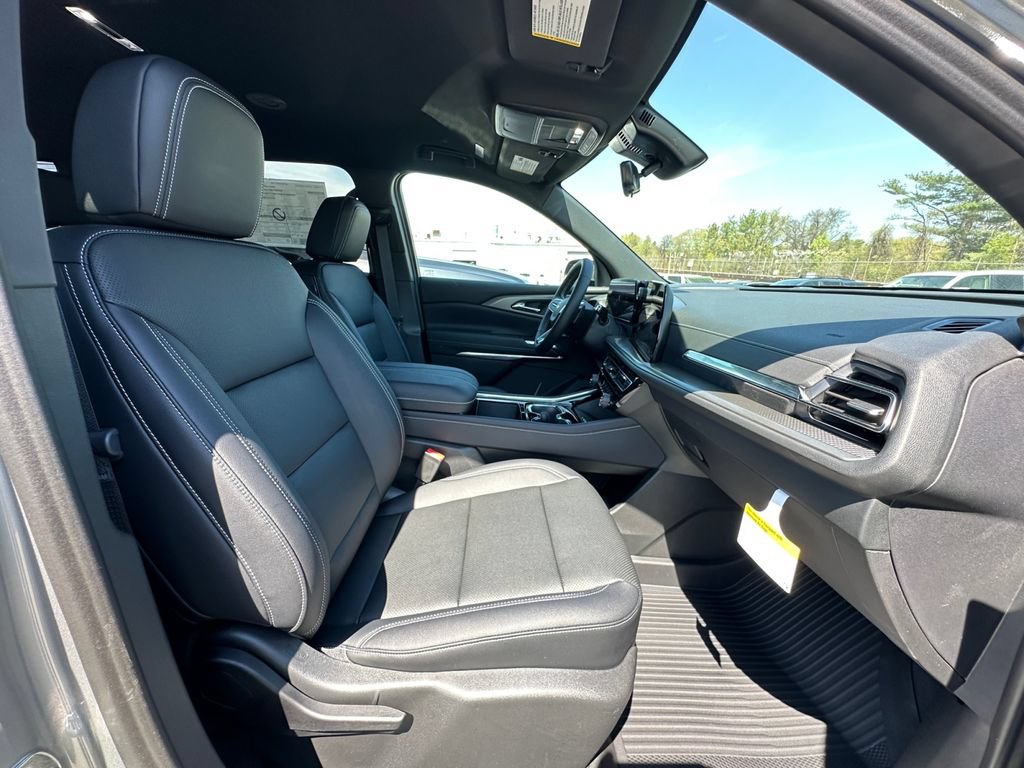 New 2026 Chevrolet Traverse LT w/ Driver Confidence Package FWD image 28