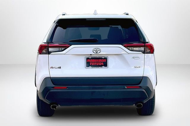 Used 2019 Toyota RAV4 XLE w/ Convenience Package FWD image 4