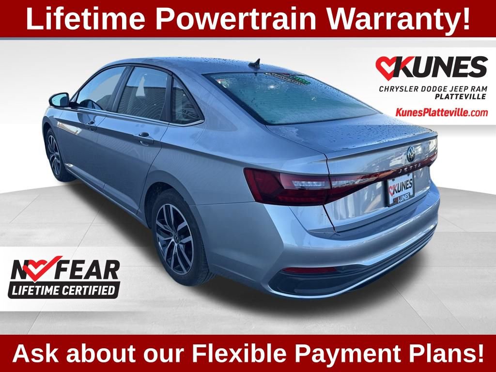 Used 2025 Volkswagen Jetta SE FWD image 6