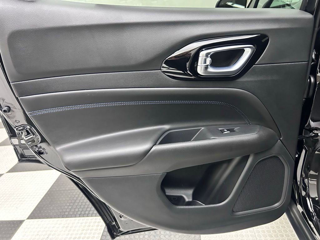 New 2026 Jeep Compass Latitude image 13