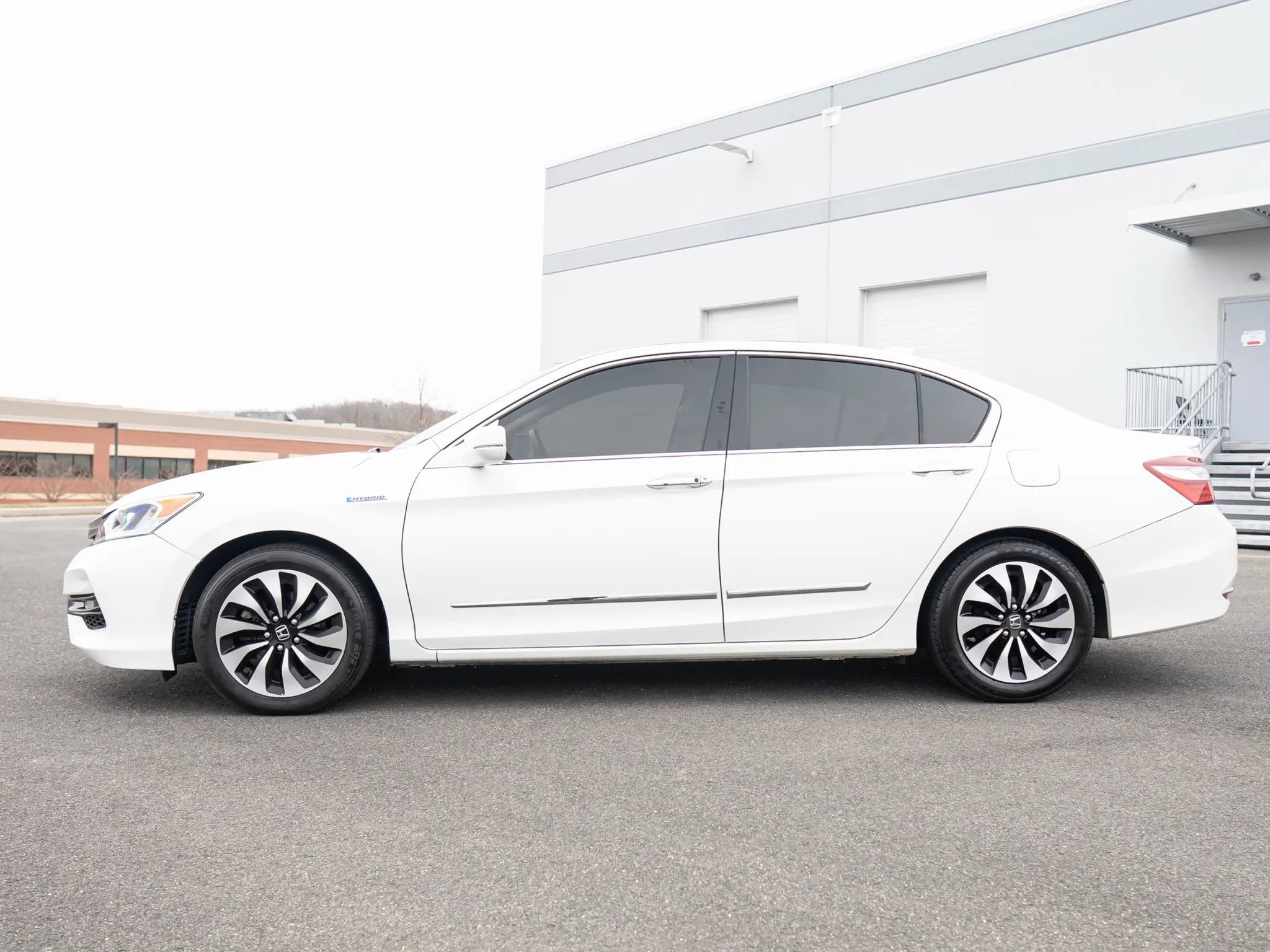 Used 2017 Honda Accord EX-L image 3