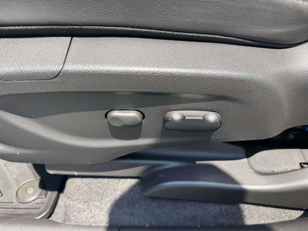Used 2022 Buick Encore Preferred w/ Safety Package AWD/4WD image 18