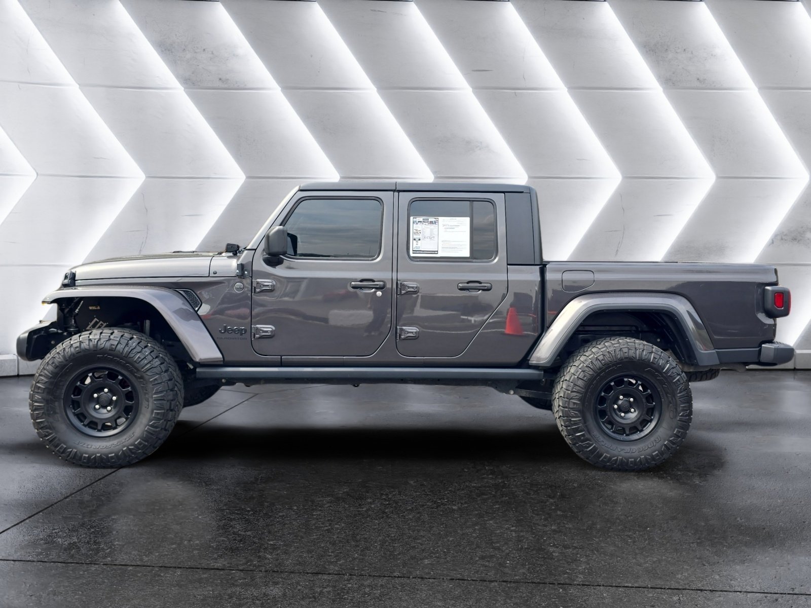Used 2022 Jeep Gladiator Sport image 2