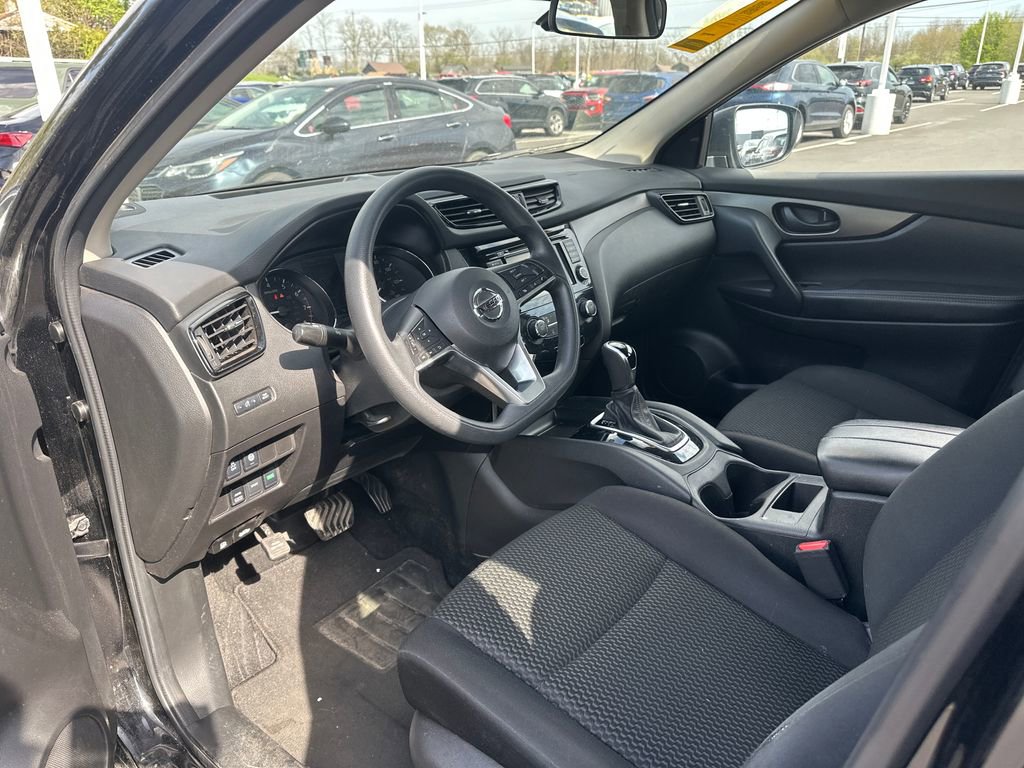 Used 2020 Nissan Rogue Sport S image 9