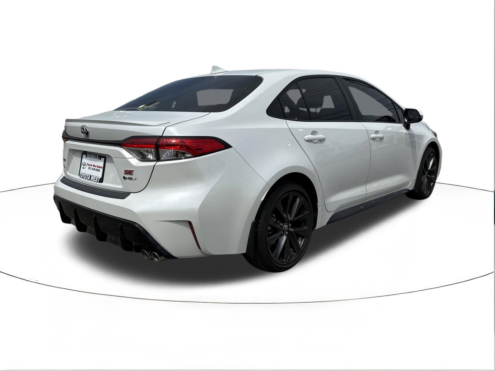 Used 2025 Toyota Corolla SE w/ SE Premium Package image 3