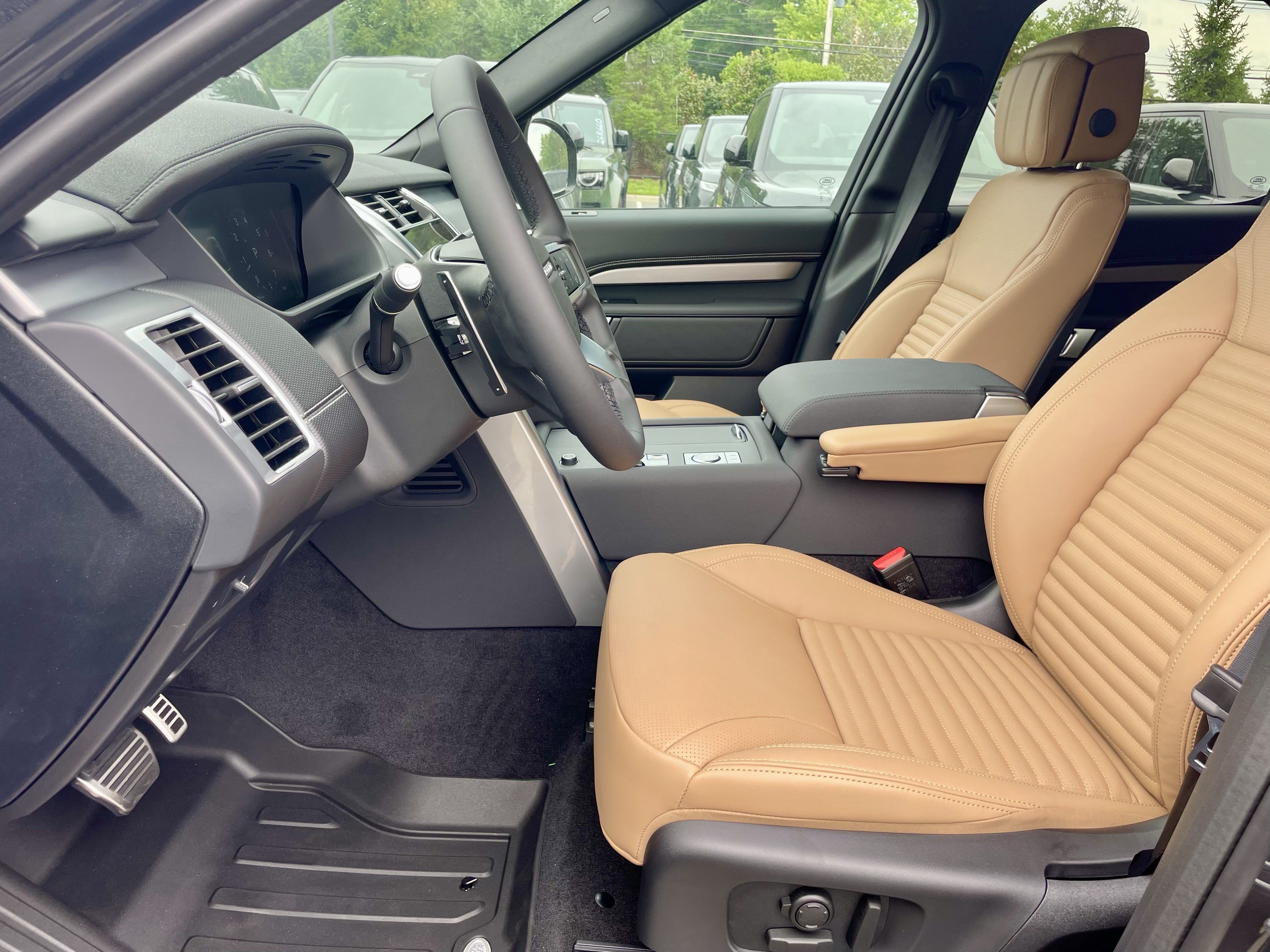 New 2026 Land Rover Discovery Limited Edition AWD/4WD image 14