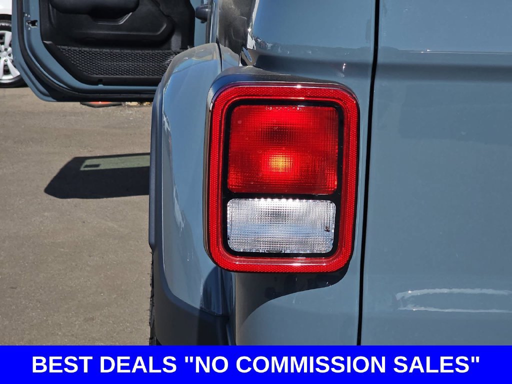 Used 2025 Jeep Gladiator Sport AWD/4WD image 40